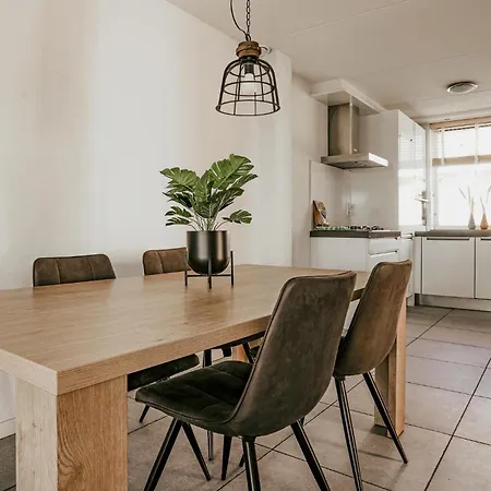 Hébergement de vacances Gorgeous In With House Sea View
