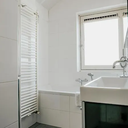 Hébergement de vacances Gorgeous In With House Sea View